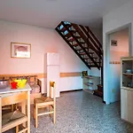 アパート Charming With Swimming Pool Near The