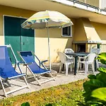 Charming With Swimming Pool Near The アパート *