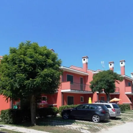 Charming House Near The With Pool Apartment *