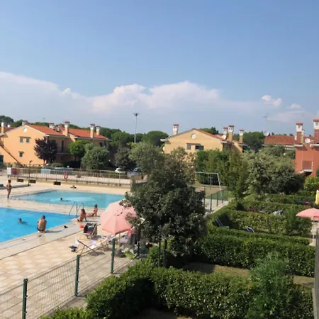 Charming House Near The With Pool Apartment